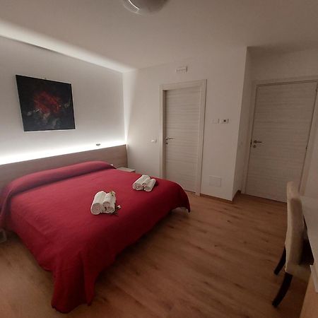 Hotel Locanda Rossa Romans di Varmo Habitación foto